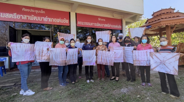 ผ้ามัดย้อมด้วยใบสัก